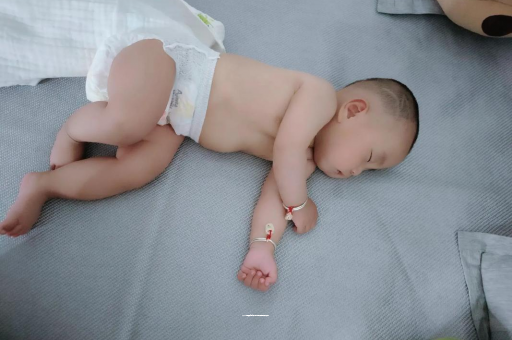 浚县三个月宝宝抬头不稳 浚县三个月宝宝抬头不稳